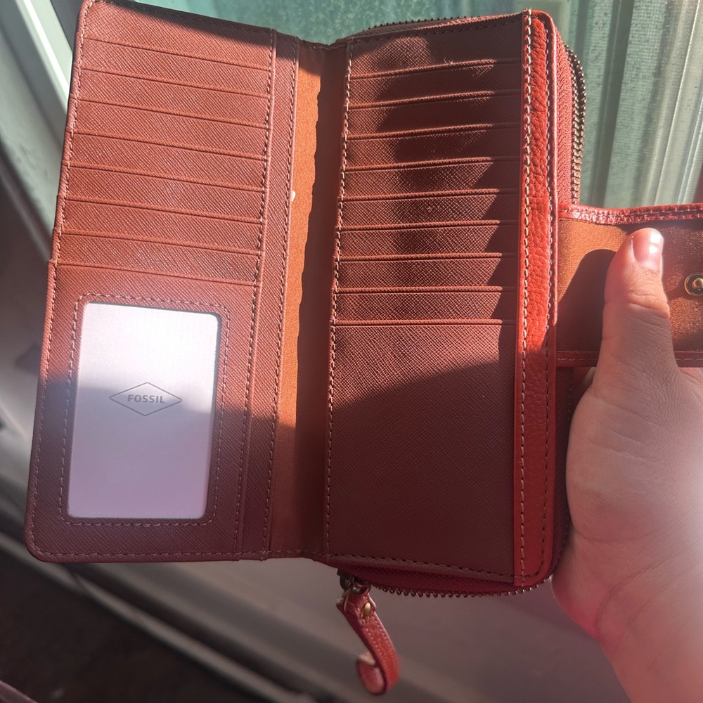 Fossil Burnt Red Clay Leather Wallet - Picture 3 of 11